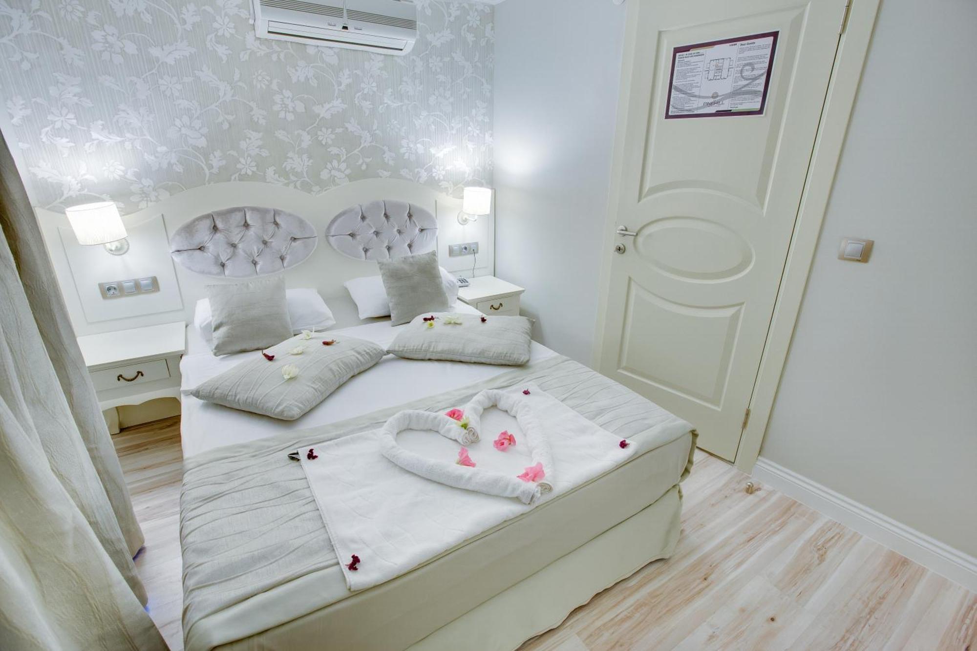 เดอะไพน์ฮิลล์ โฮเทล แอนด์ สวีท Hotel โอลลุนเดนิซ ภายนอก รูปภาพ
