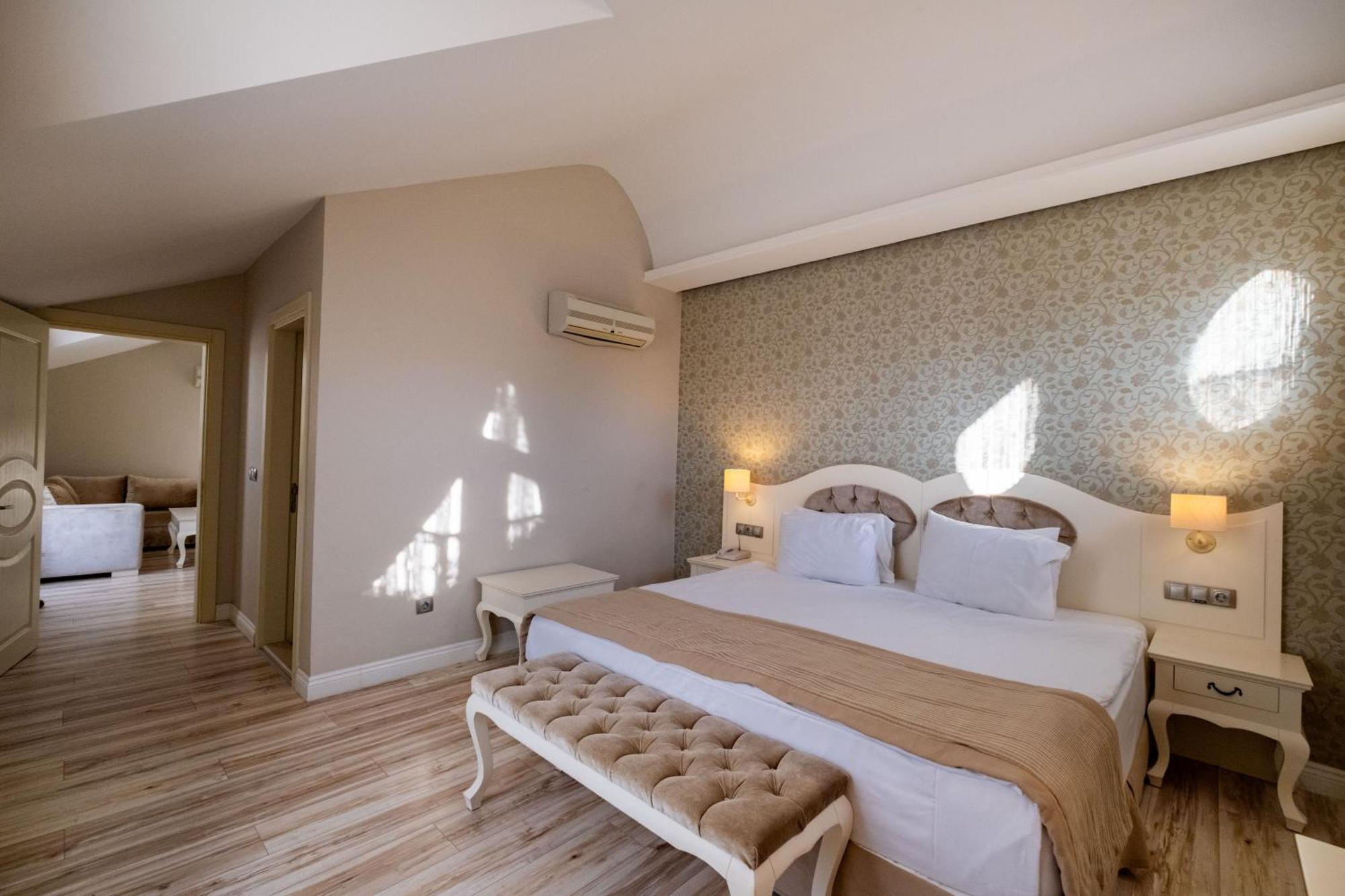 เดอะไพน์ฮิลล์ โฮเทล แอนด์ สวีท Hotel โอลลุนเดนิซ ภายนอก รูปภาพ